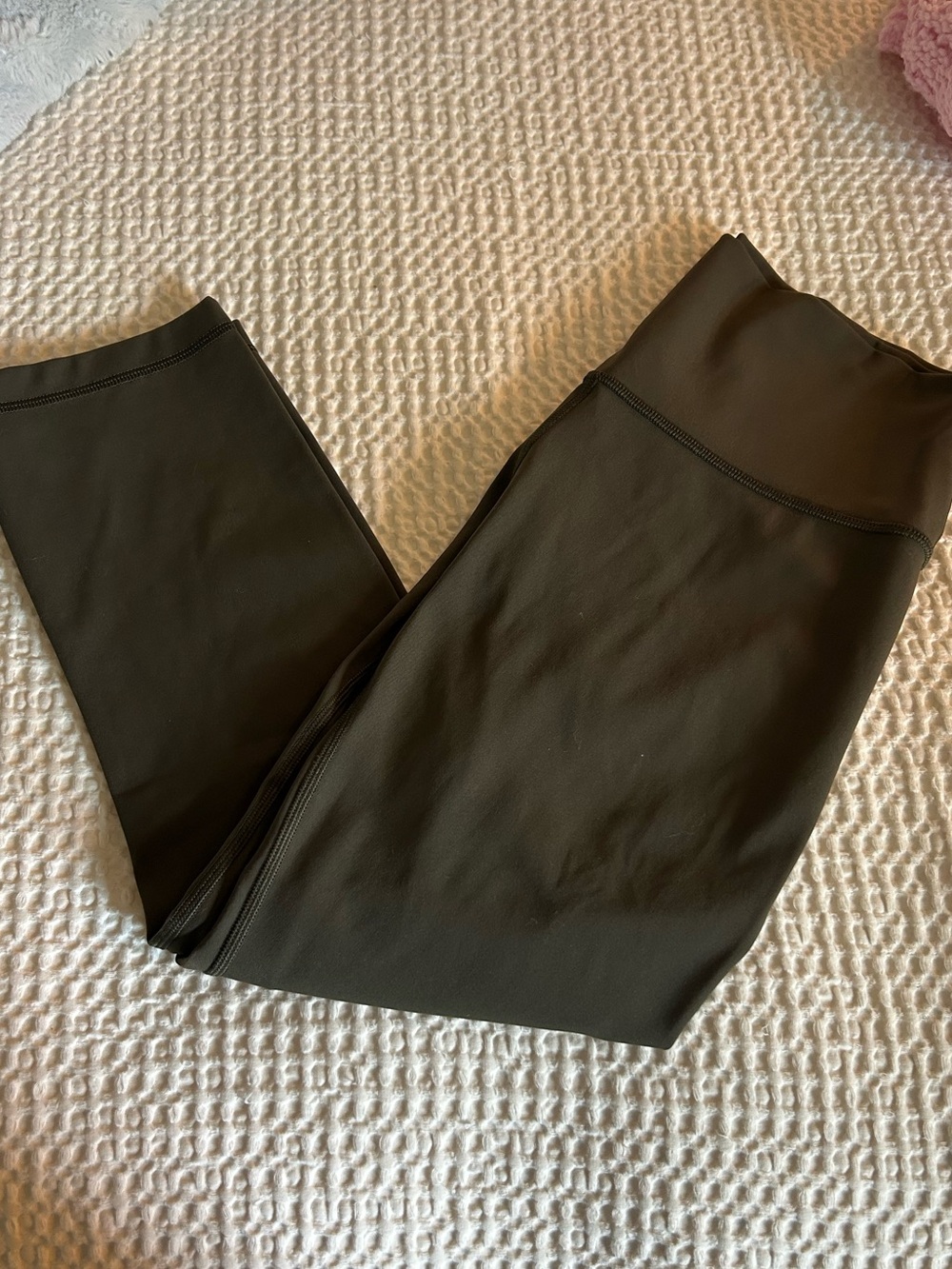 Women’s LULU LEMON capri leggings Olive Green